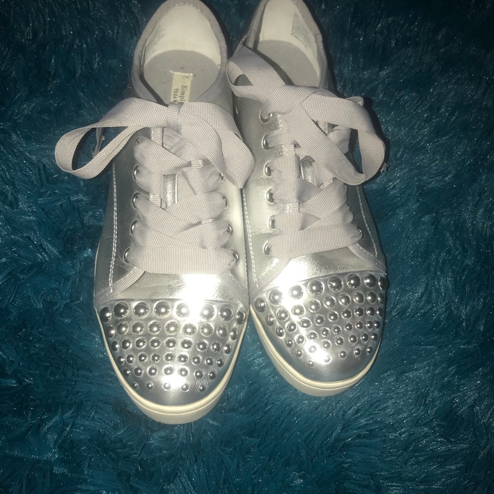 💕Simply Vera Wang Sneakers